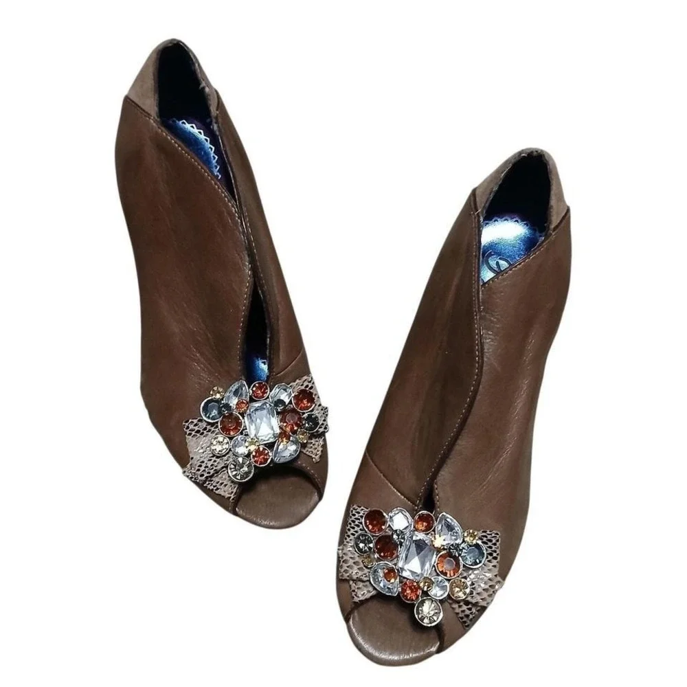 Poetic License Red Alert‎ Brown Bejeweled Leather Pumps Heels Shoes Size 6